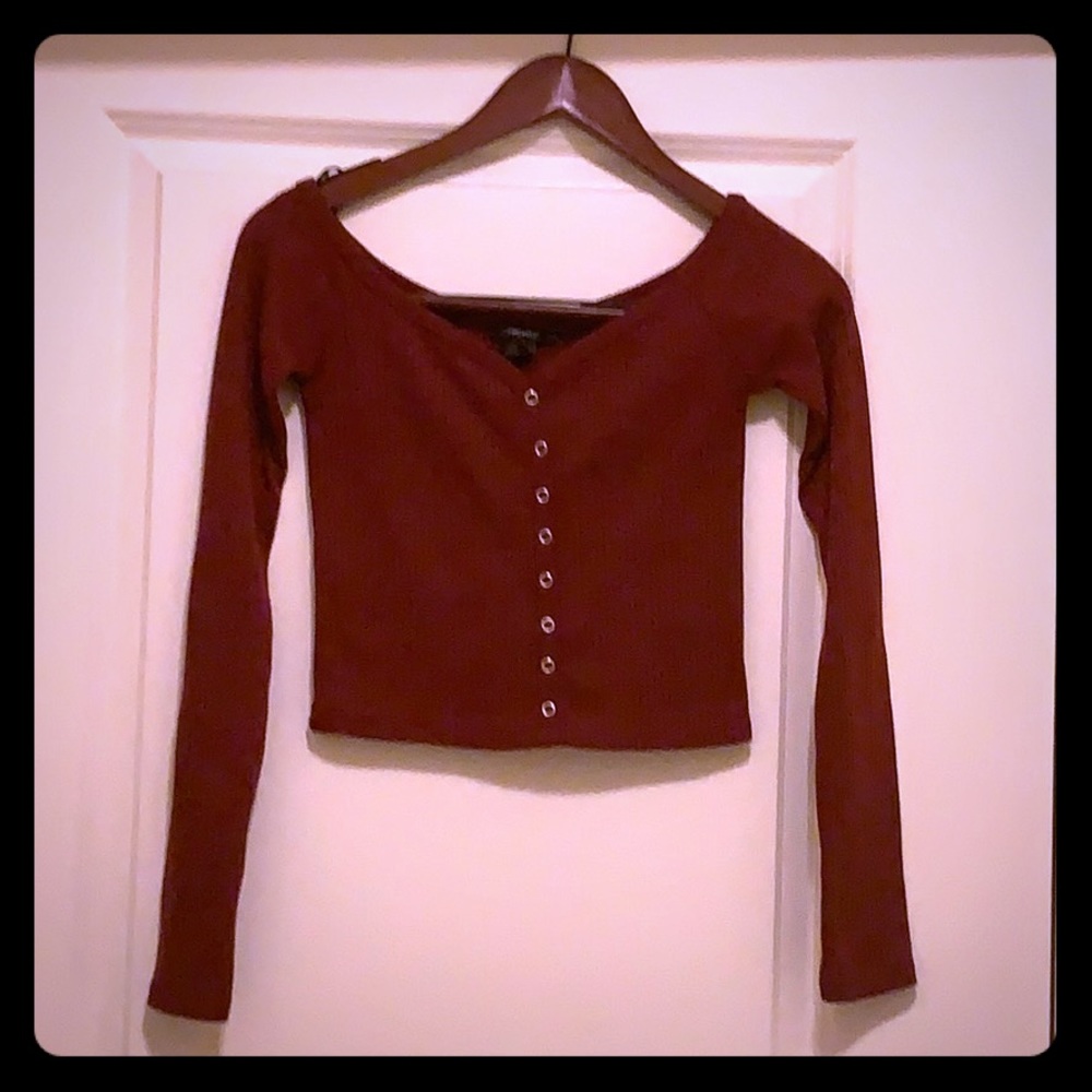 Off shoulder long sleeve crop top